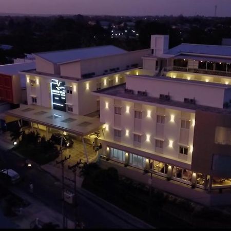 לנגור Grand Vilia Hotel מראה חיצוני תמונה