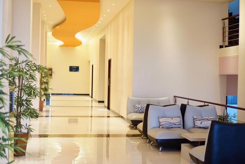 לנגור Grand Vilia Hotel מראה חיצוני תמונה