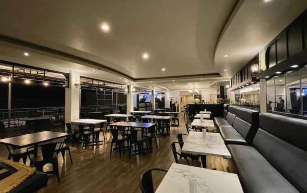 לנגור Grand Vilia Hotel מראה חיצוני תמונה