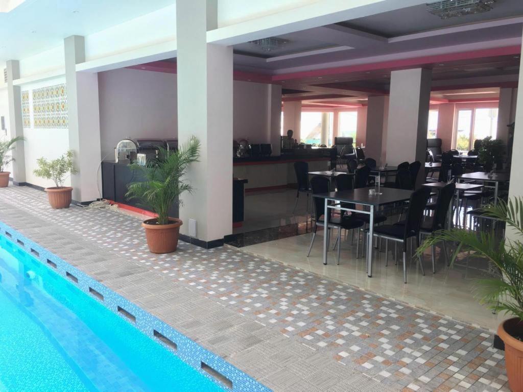 לנגור Grand Vilia Hotel מראה חיצוני תמונה