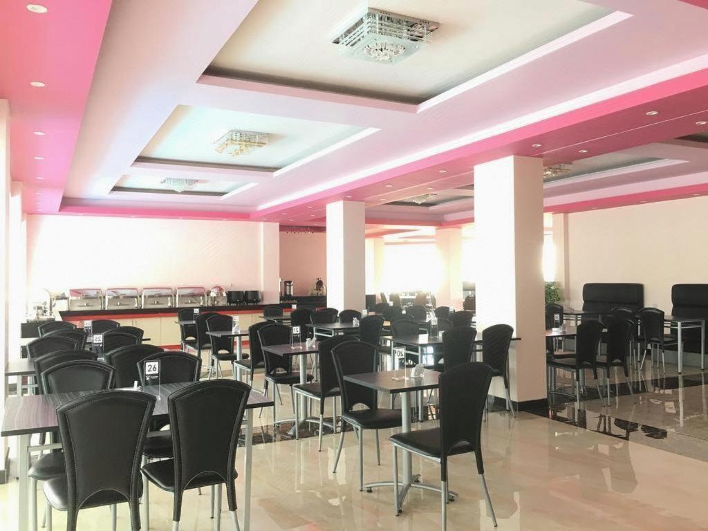 לנגור Grand Vilia Hotel מראה חיצוני תמונה
