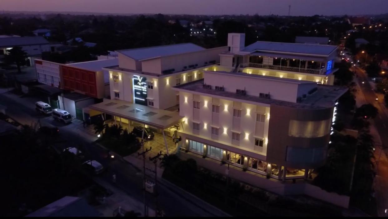 לנגור Grand Vilia Hotel מראה חיצוני תמונה
